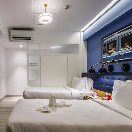 T24 Retro Hotel Мумбай Екстериор снимка