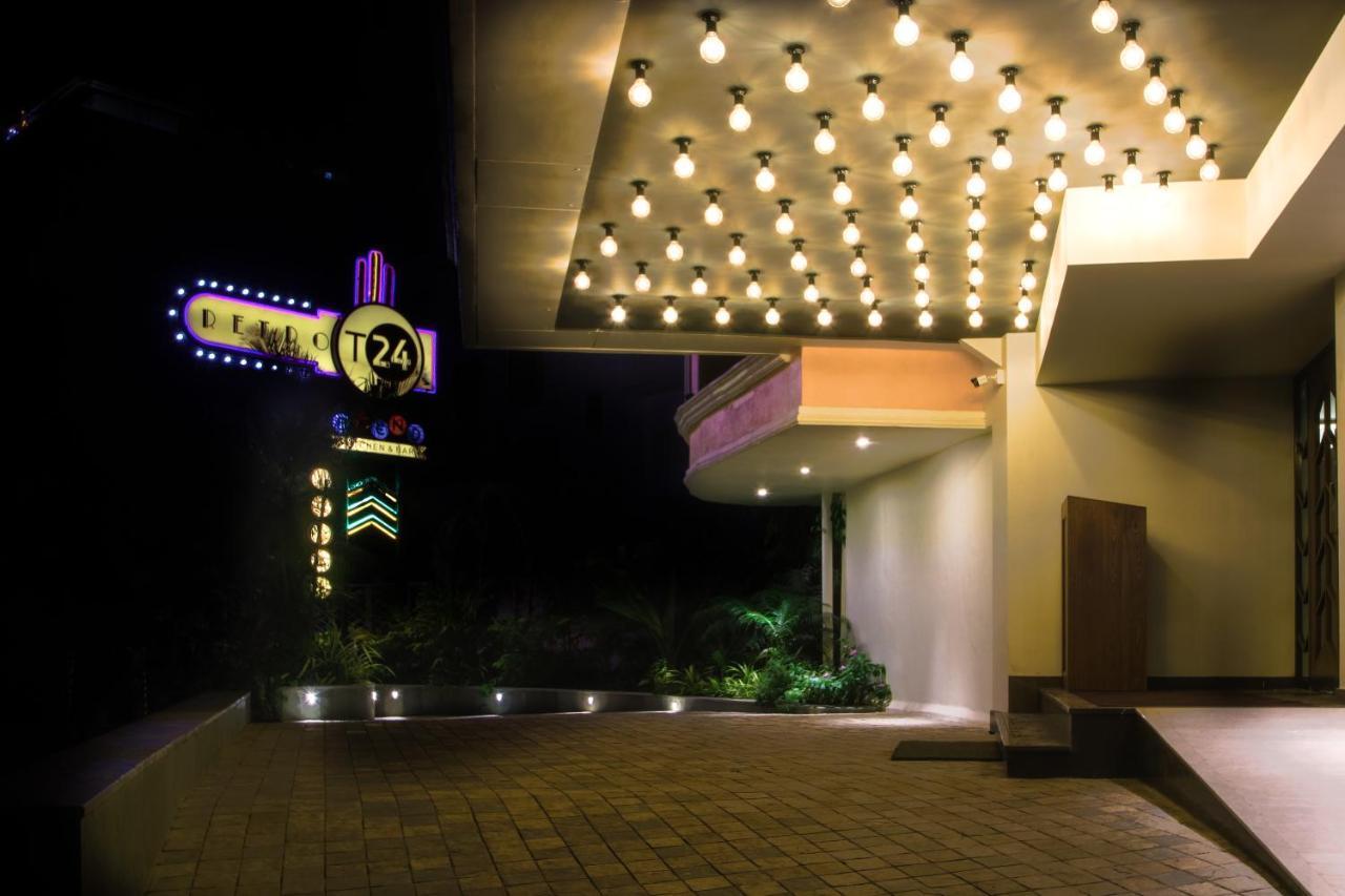 T24 Retro Hotel Мумбай Екстериор снимка