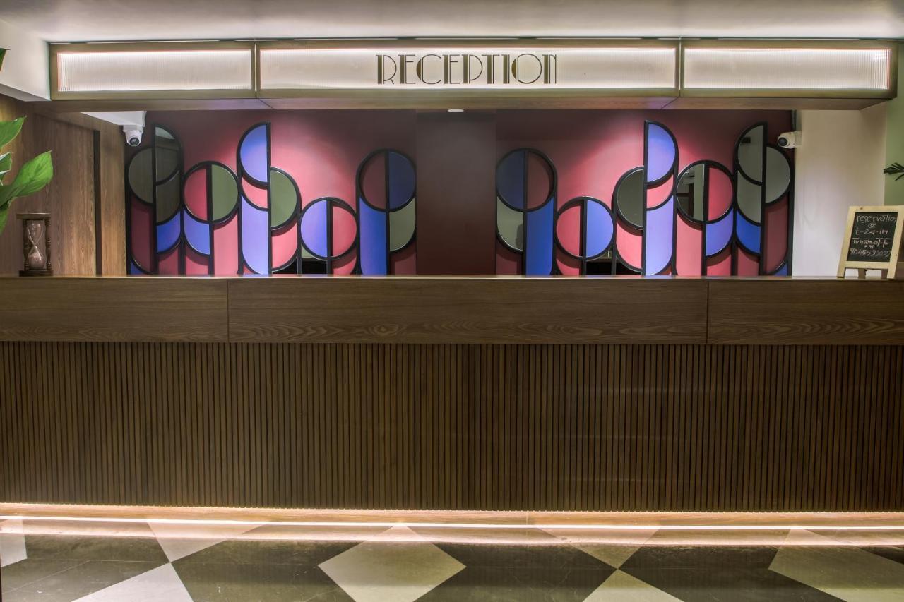 T24 Retro Hotel Мумбай Екстериор снимка