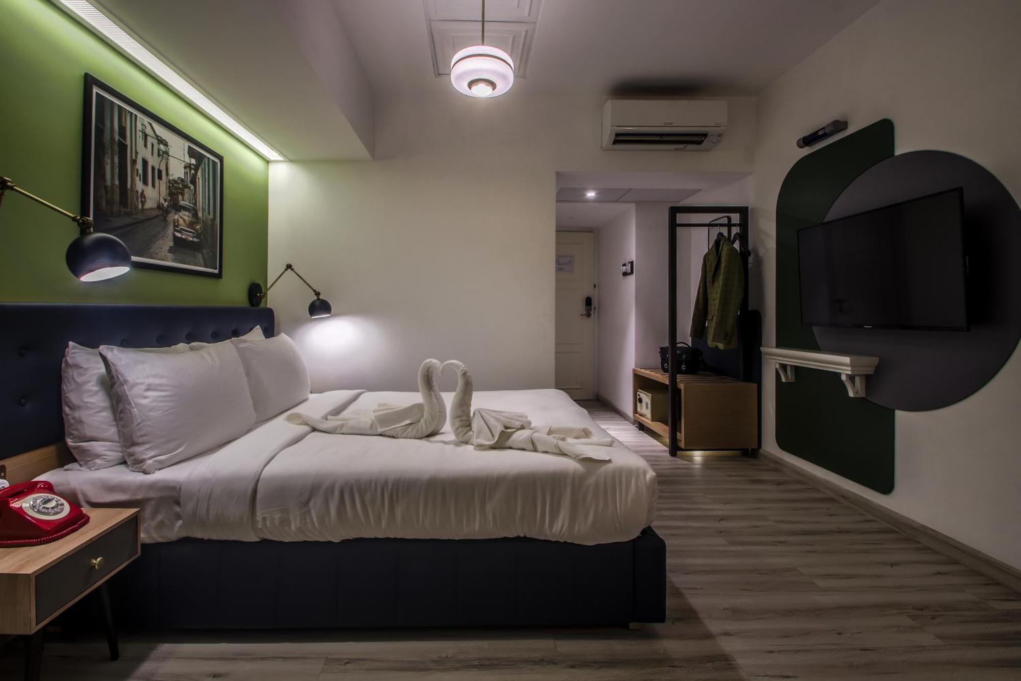 T24 Retro Hotel Мумбай Екстериор снимка